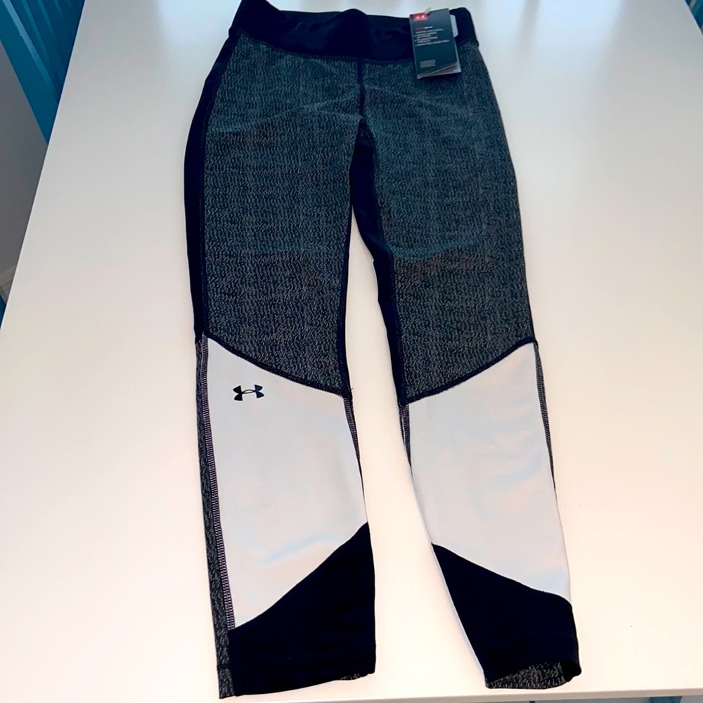 Women’s ankle cropped compression leggings